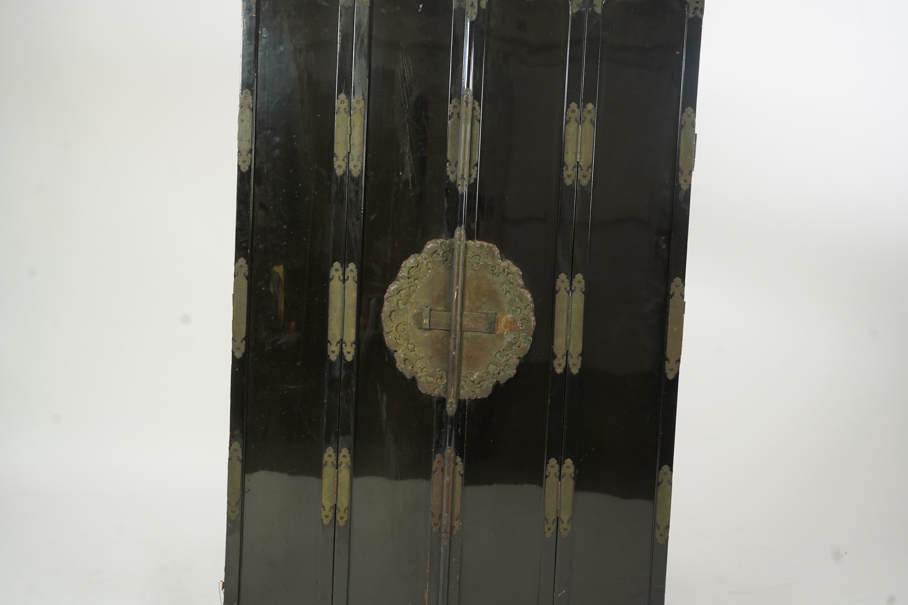 A Japanese lacquer Butsudan shrine cabinet, Meiji-Taisho period